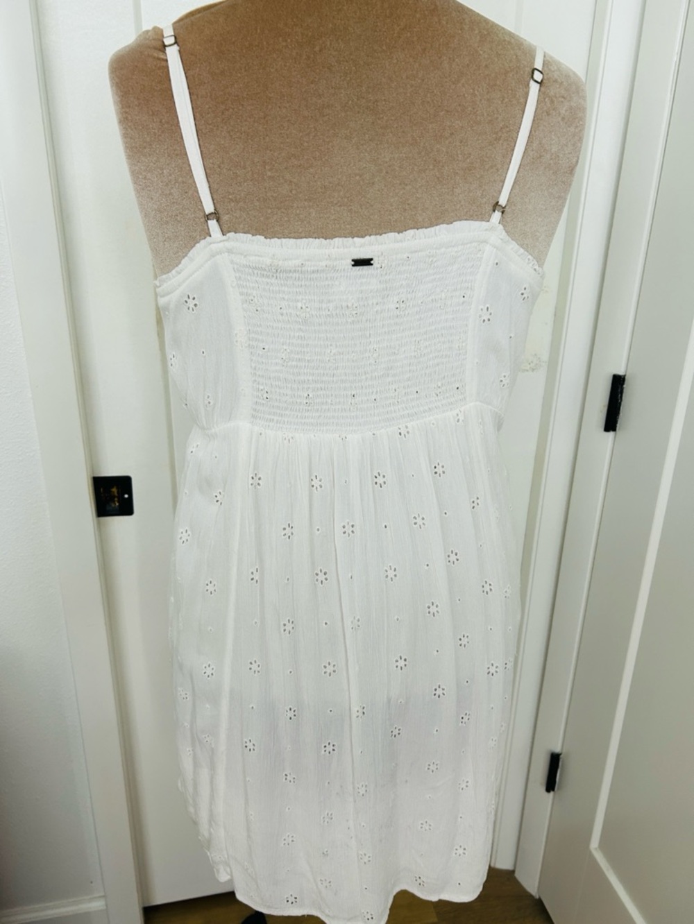 O’NEILL KALINE EYELET DRESS |Size Large - Picture 7 of 9